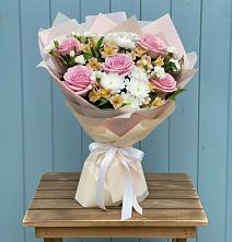 Букет цветов из:  Гвоздики, Орхидеи и Розы в Дондуковской