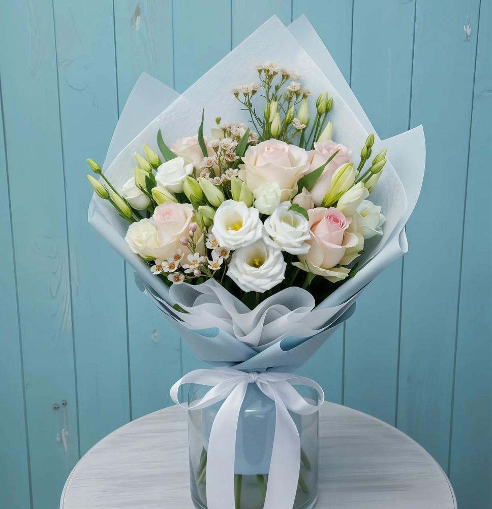 Букет цветов из: Розы и Лизиантусы в Дондуковской