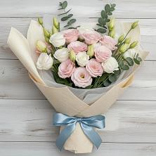 Букет цветов из:  Лизиантусы в Дондуковской