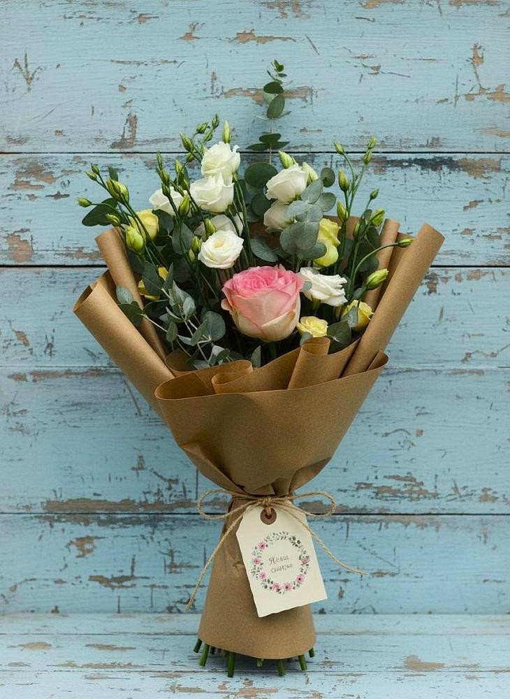 Букет цветов из: Розы и Лизиантусы в Дондуковской