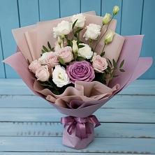 Букет цветов из:  Розы и Лизиантусы в Дондуковской