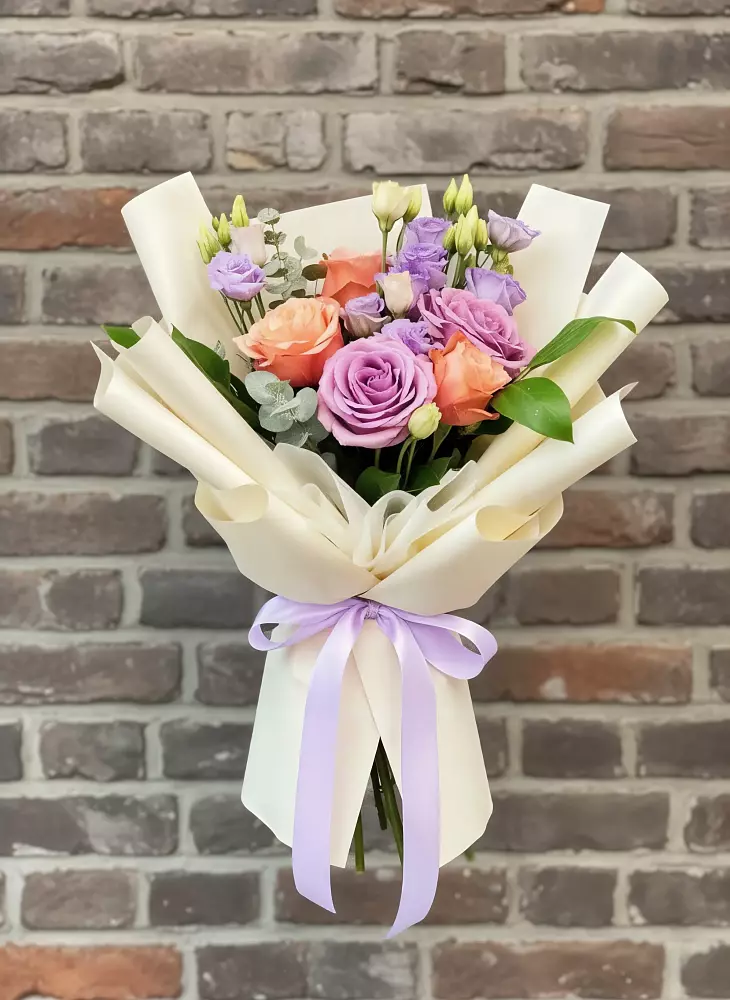 Букет цветов из: Лизиантусы и Розы в Дондуковской