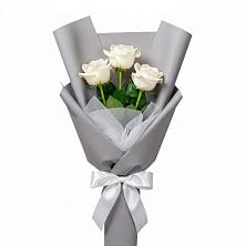 Букет 3 белые розы в Дондуковской