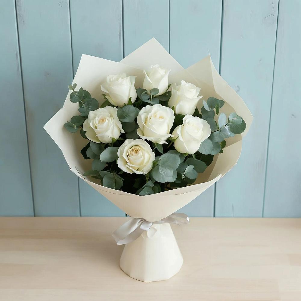 Букет Белые розы в Эвкалипте в Дондуковской