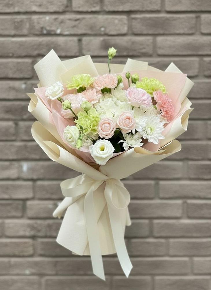 Букет цветов из: Гвоздики, Розы, Лизиантусы и Хризантемы в Дондуковской
