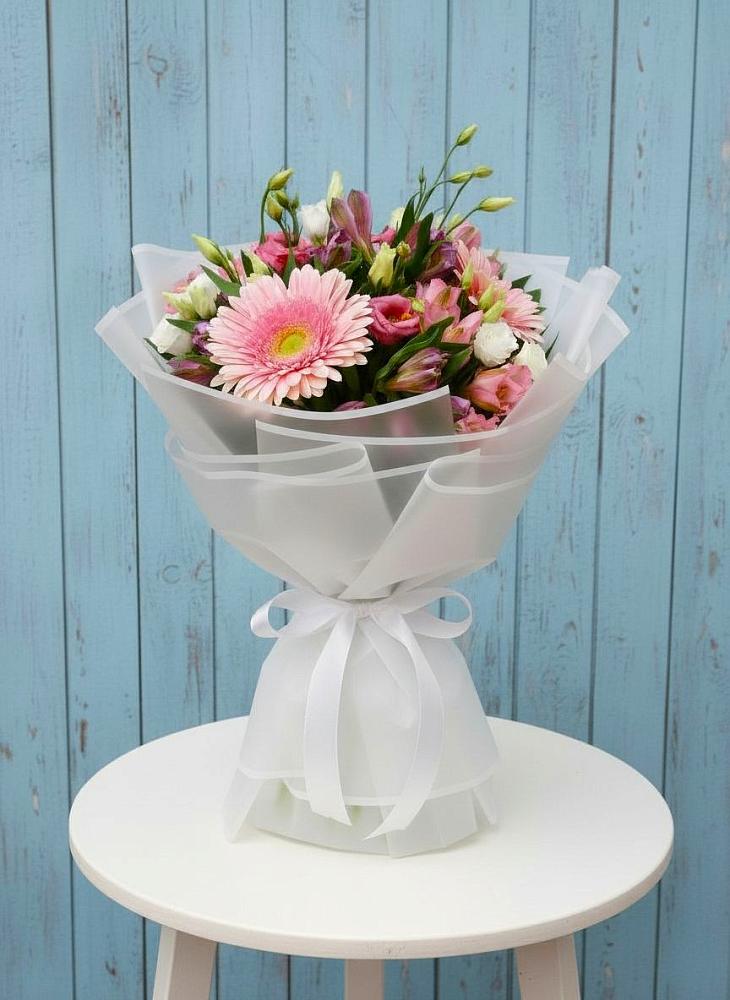 Букет цветов из: Герберы, Альстромерии и Лизиантусы в Дондуковской