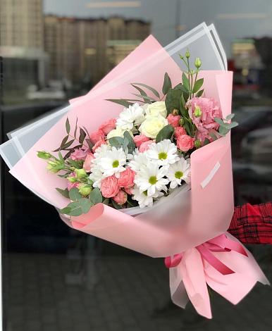 Букет цветов из: Розы, Лизиантусы и Хризантемы в Дондуковской