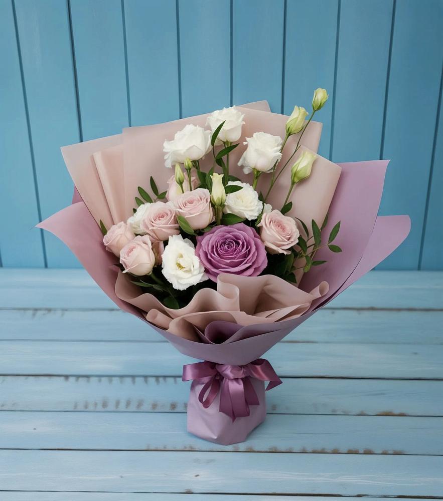 Букет цветов из: Розы и Лизиантусы в Дондуковской